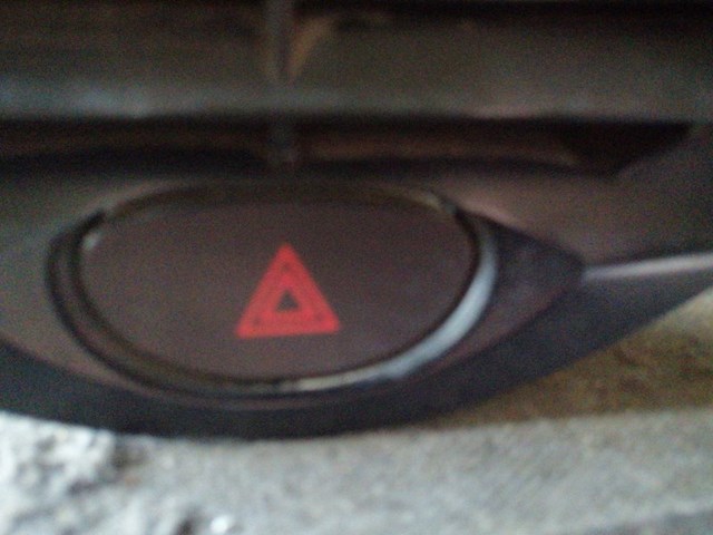 83037XA00A SUBARU Кнопка включения аварийного сигнала купить в Полтава