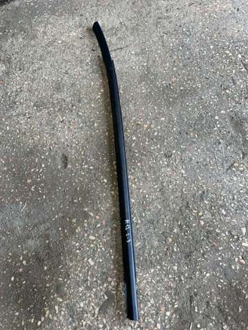 Молдинг опускного стекла двери задней, левой 832102S000 HYUNDAI