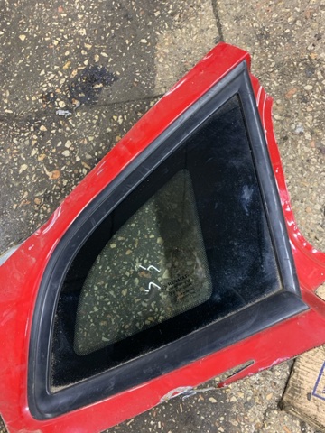 833060008R RENAULT Стекло кузова (багажного отсека) правое купить в Полтава