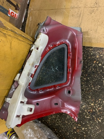 RENAULT 833060008R Стекло кузова (багажного отсека) правое в наличии Павлоград
