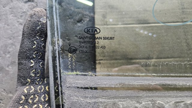 834213U010A Стекло двери задней правой купить Ирпень