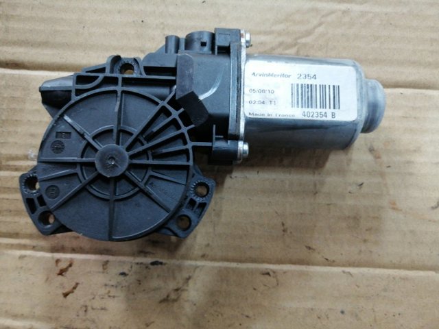 834502S000 HYUNDAI Мотор стеклоподъемника двери задней левой купить в Ровно