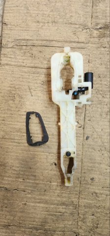 Держатель наружной ручки двери, задней левой 836552W000 HYUNDAI