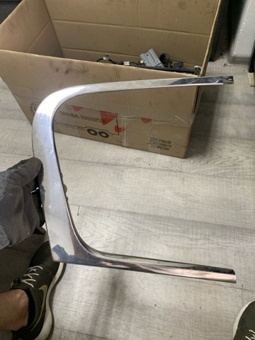 Молдинг опускного стекла нижний, двери задней, правой 83860D9000 HYUNDAI