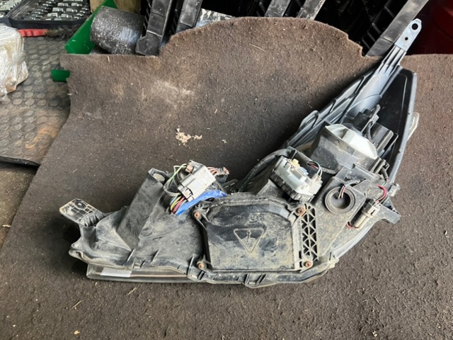 84001AJ380 SUBARU Правая фара купить в Кривой Рог