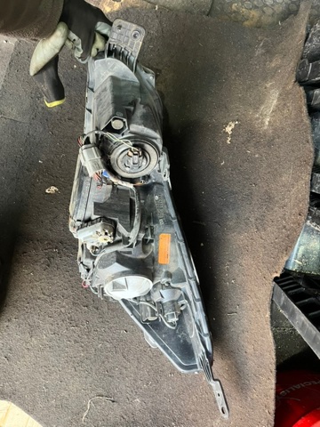 SUBARU 84001AJ380 Фара правая в наличии Кривой Рог