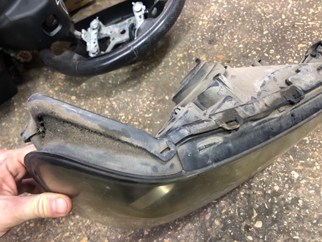 84001SA040 SUBARU Правая фара купить в Кривой Рог