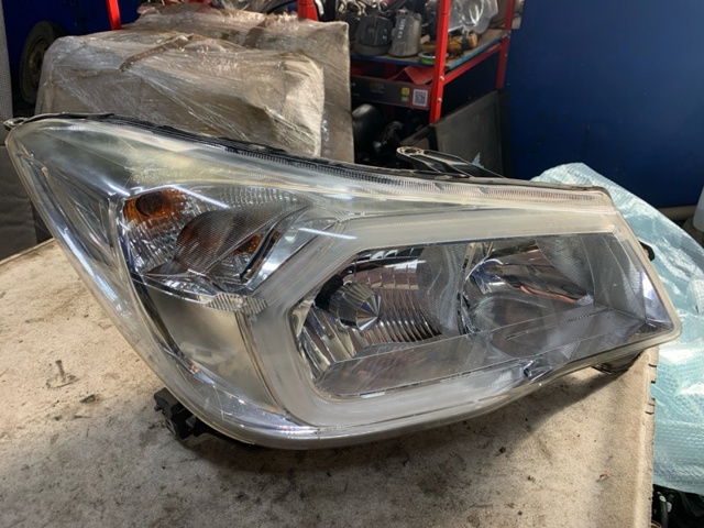 SUBARU 84002SG020 Фара правая в наличии Кривой Рог