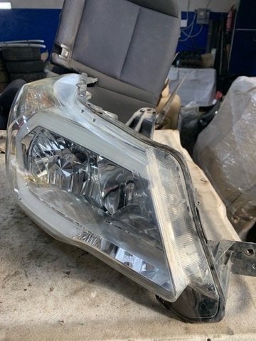 SUBARU 84002SG020 Правая фара в наличии Тернополь