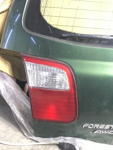 Задняя левая внутренняя фара 84251FC030 SUBARU