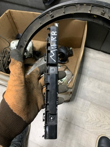 Кронштейн бампера переднего, правый 852204EA0A NISSAN