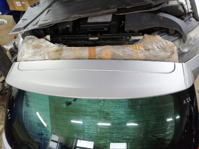 Крыло на багажник 872112Y000 HYUNDAI