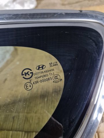HYUNDAI 878102W010 Стекло кузова (багажного отсека) левое в наличии Днепр