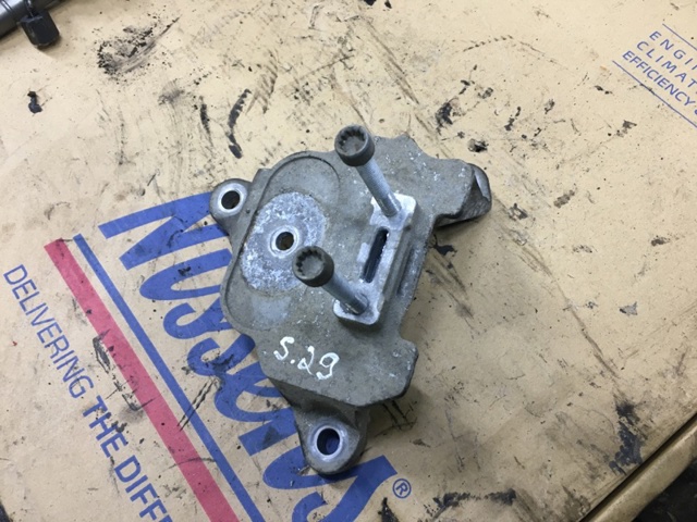 VAG 8K0399115R Кронштейн подушки КПП в наличии Ирпень