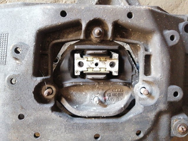 VAG 8K0399151DB Подушка коробки передач в наличии Одесса