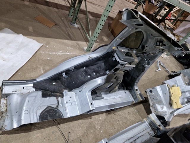 8R0809838 VAG Боковина кузова правая купить в Ужгород