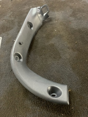 Пластик пятой двери 909031KA0C NISSAN