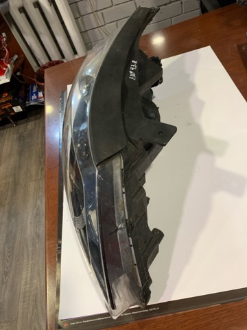 921023W121 HYUNDAI Правая фара купить в Чернигов