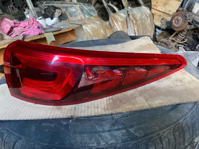 Фонарь задний правый, внешний 92402F1000 HYUNDAI