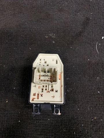 HYUNDAI 935732W200 в наличии Чернигов