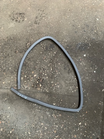Уплотнитель двери задней, правой (на кузове) 94050SA020ND SUBARU