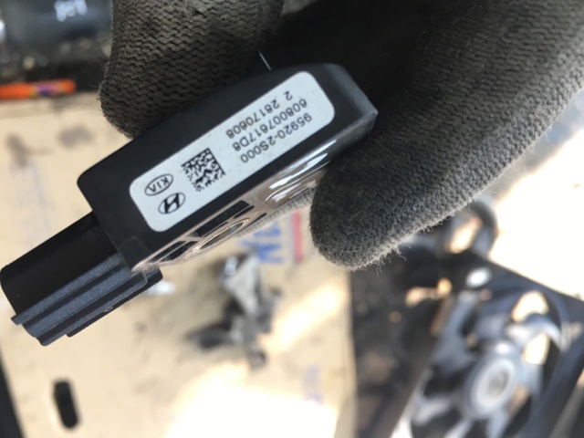 HYUNDAI 959202S000 Датчик удара в наличии Ирпень
