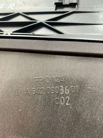 MERCEDES A6420904401 Корпус воздушного фильтра правый в наличии Черновцы