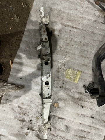 NISSAN F25114EAMH Верхняя рамка радиатора в наличии Черновцы