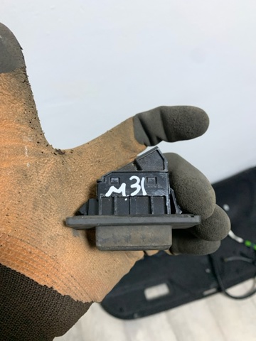 MAZDA GHK1568D0 Кнопка привода замка багажника в наличии Винница