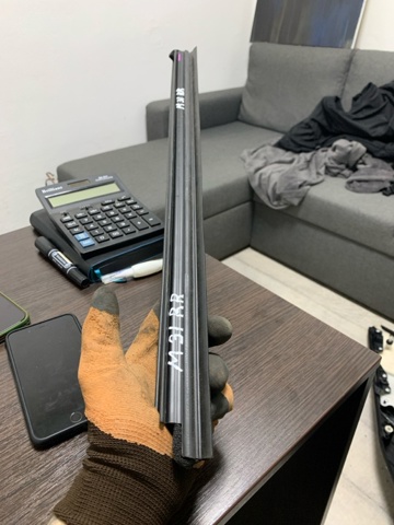 Уплотнитель стекла задней двери правой, внутренний (планка) GHK172821D MAZDA