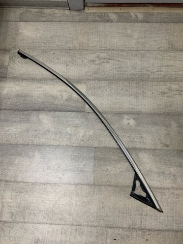 Молдинг двери передней правой верхний GHP950981G MAZDA