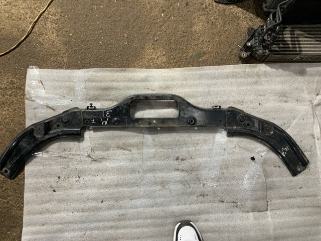Накладка верхняя передней панели/суппорта радиатора GHP953150 MAZDA