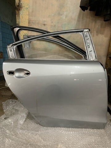Задняя правая дверь GHY17202XB MAZDA