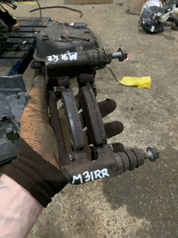 Скоба суппорта заднего GMY02628X MAZDA