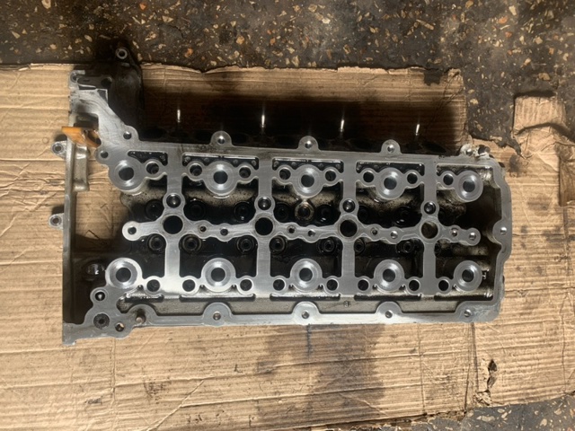 Головка блока цилиндров (ГБЦ) JDE37011 JAGUAR
