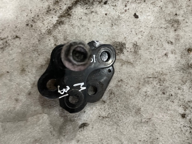 MAZDA KD6239010 Кронштейн подушки (опоры) двигателя задней в наличии Житомир