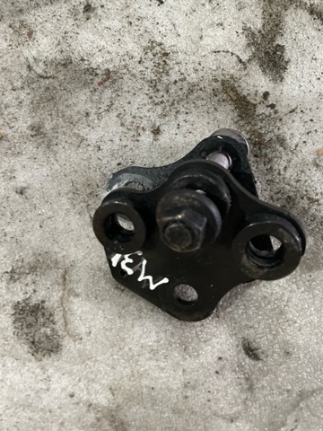 Кронштейн подушки (опоры) двигателя, задней KD6239010 MAZDA