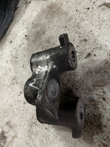 KD6239011 MAZDA Кронштейн подушки (опоры) двигателя задней купить в Украина