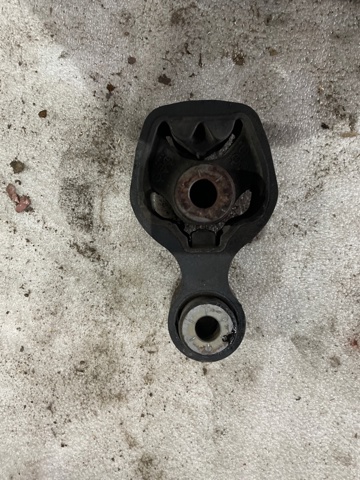 Задняя подушка двигателя KD6239040 MAZDA