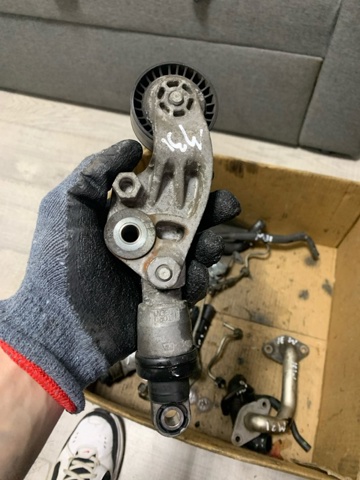 Роликовий модуль натяжителя ремня SH0115980D MAZDA