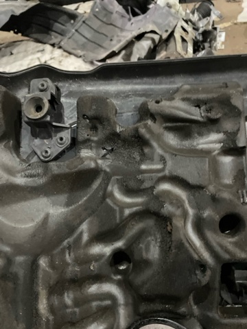 MAZDA SH0510230 Крышка двигателя в наличии Каменское