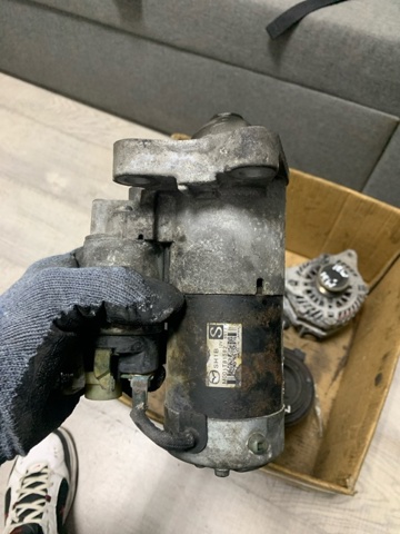 Стартер двигателя SH1B18400 MAZDA