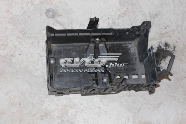 Подставка аккумулятора 13354419 GM
