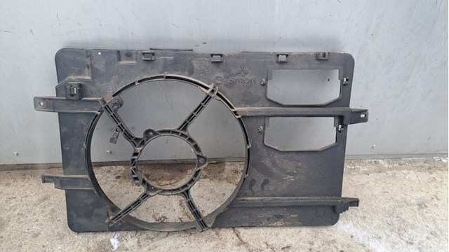 Диффузор радиатора охлаждения 1355A010 MITSUBISHI