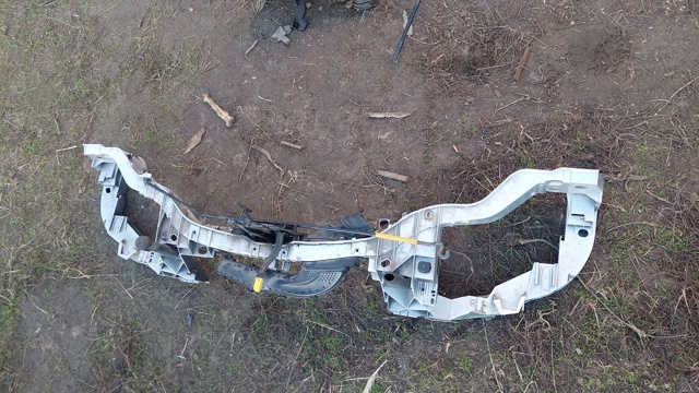 FORD 1710104 Рамка радиатора в наличии Львов