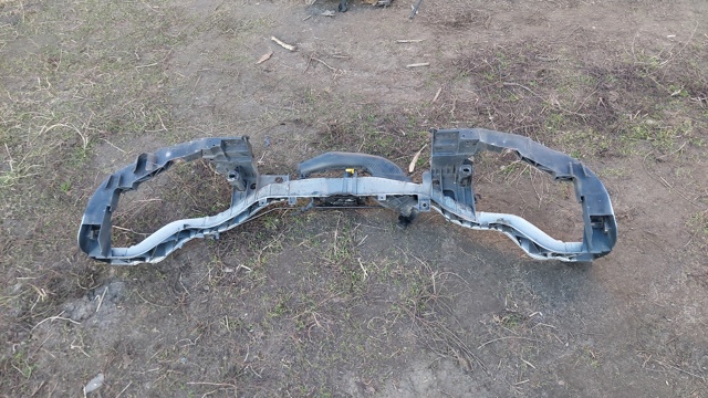 FORD 1710104 Рамка радиатора в наличии Запорожье