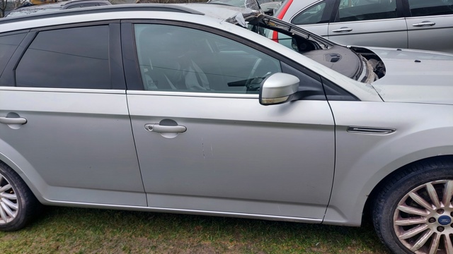 Пассажирская передняя дверь 1778161 FORD