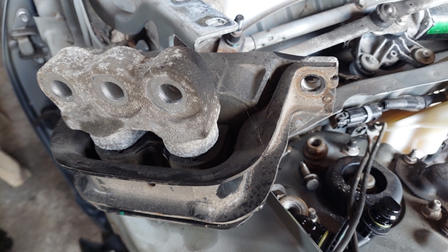 Опора двигателя 20911793 OPEL