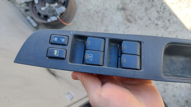 Кнопки переднего левого стекло подъемника 25401EL30A NISSAN