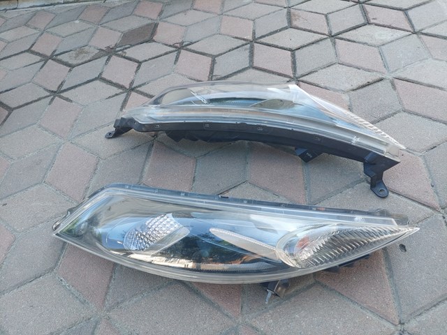 Поворотник правый 261201KL0B NISSAN